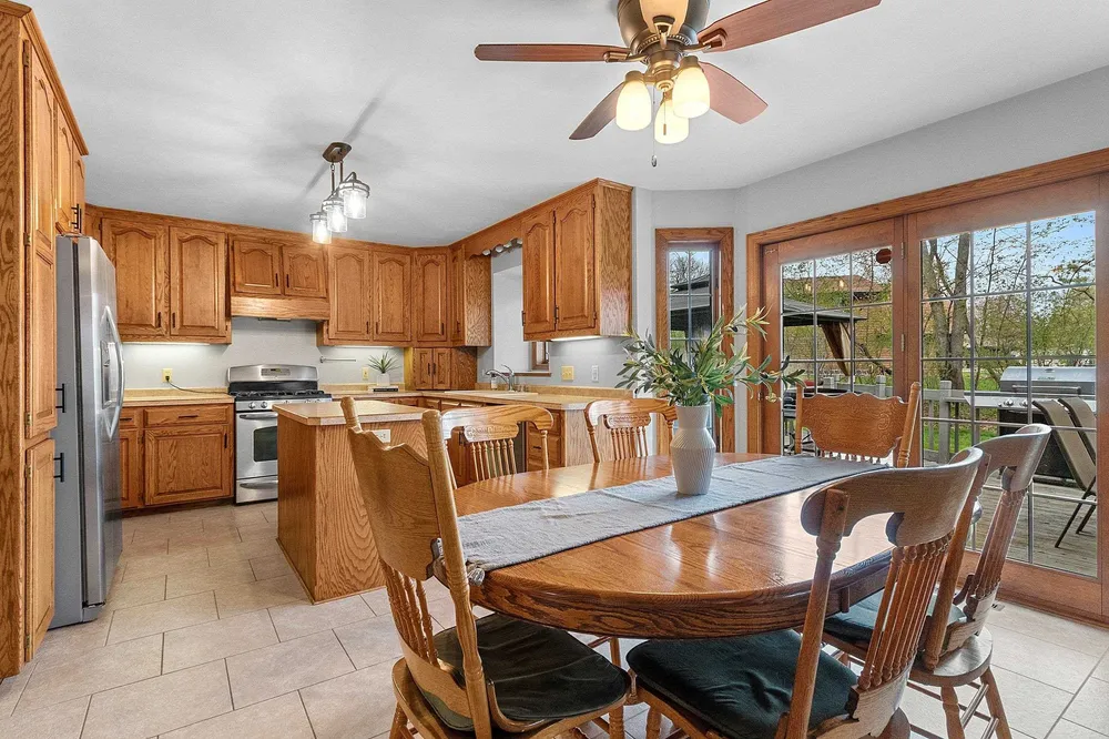 1354 Camelot Ct, Oneida, WI 54155
