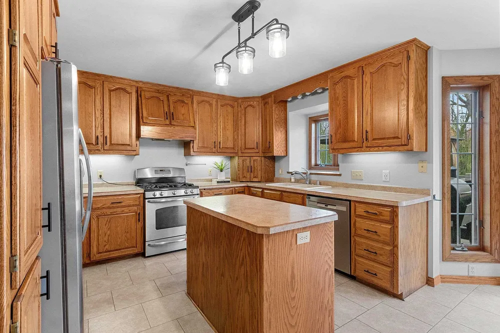 1354 Camelot Ct, Oneida, WI 54155