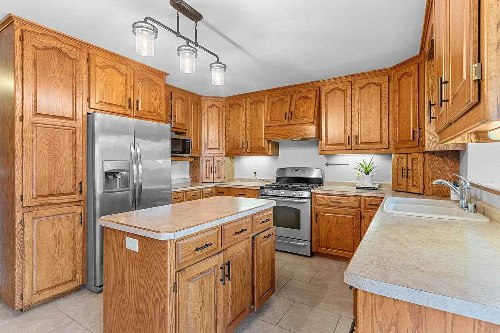 1354 Camelot Ct, Oneida, WI 54155