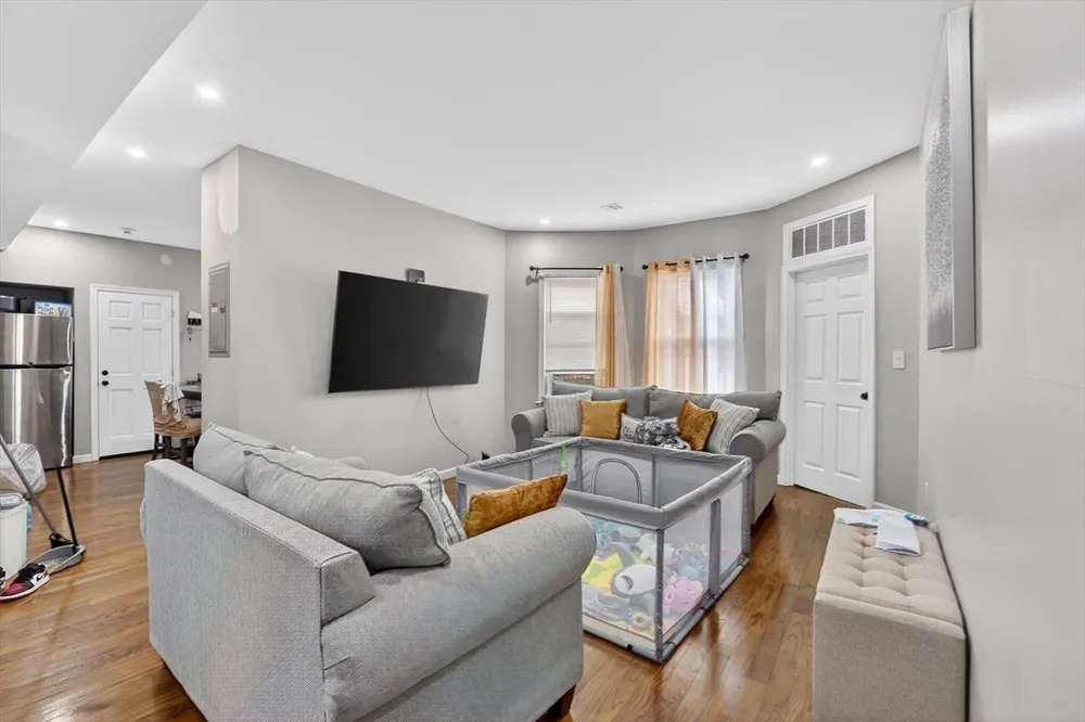 37 Stonehurst St, Boston, MA 02122