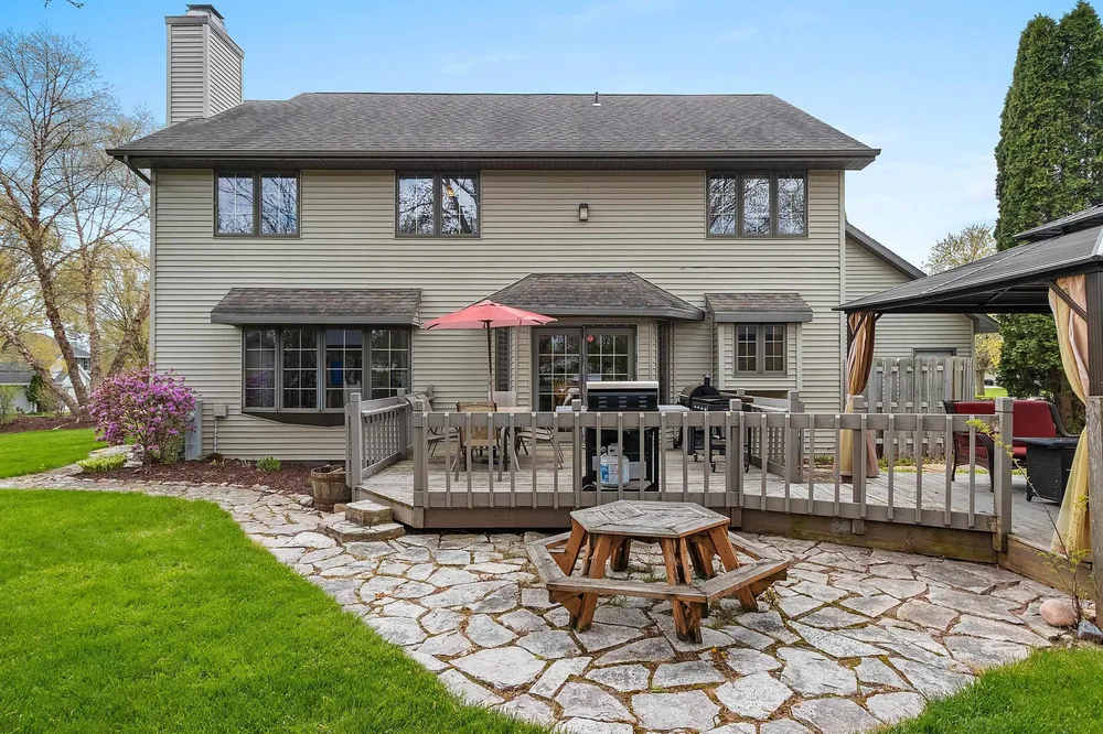1354 Camelot Ct, Oneida, WI 54155