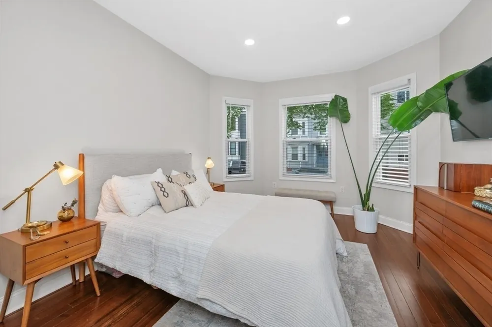 459 Meridian St, Boston, MA 02128