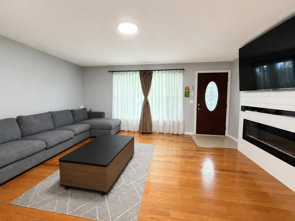 16 Parker St, Quincy, MA 02169