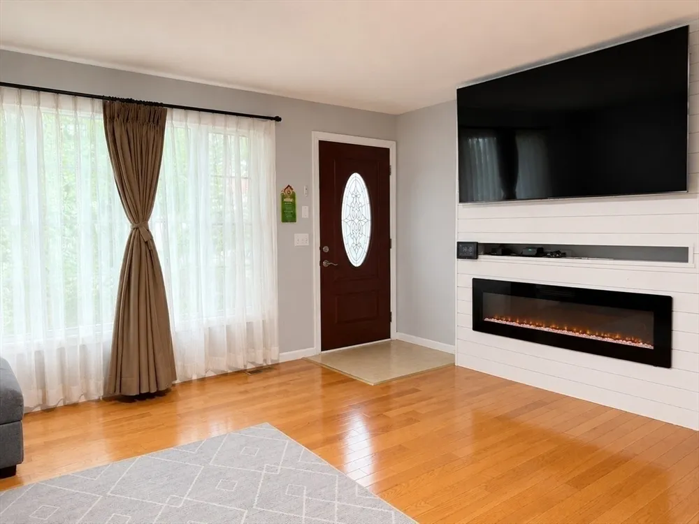 16 Parker St, Quincy, MA 02169