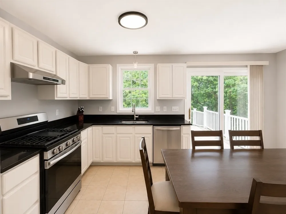 16 Parker St, Quincy, MA 02169