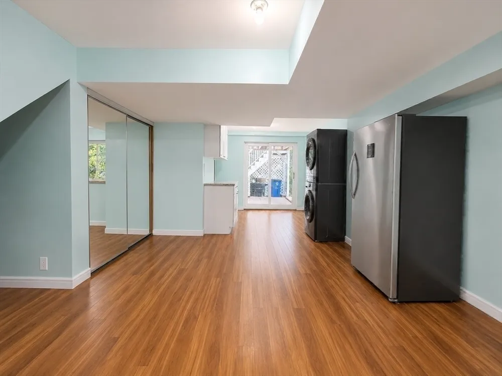 16 Parker St, Quincy, MA 02169