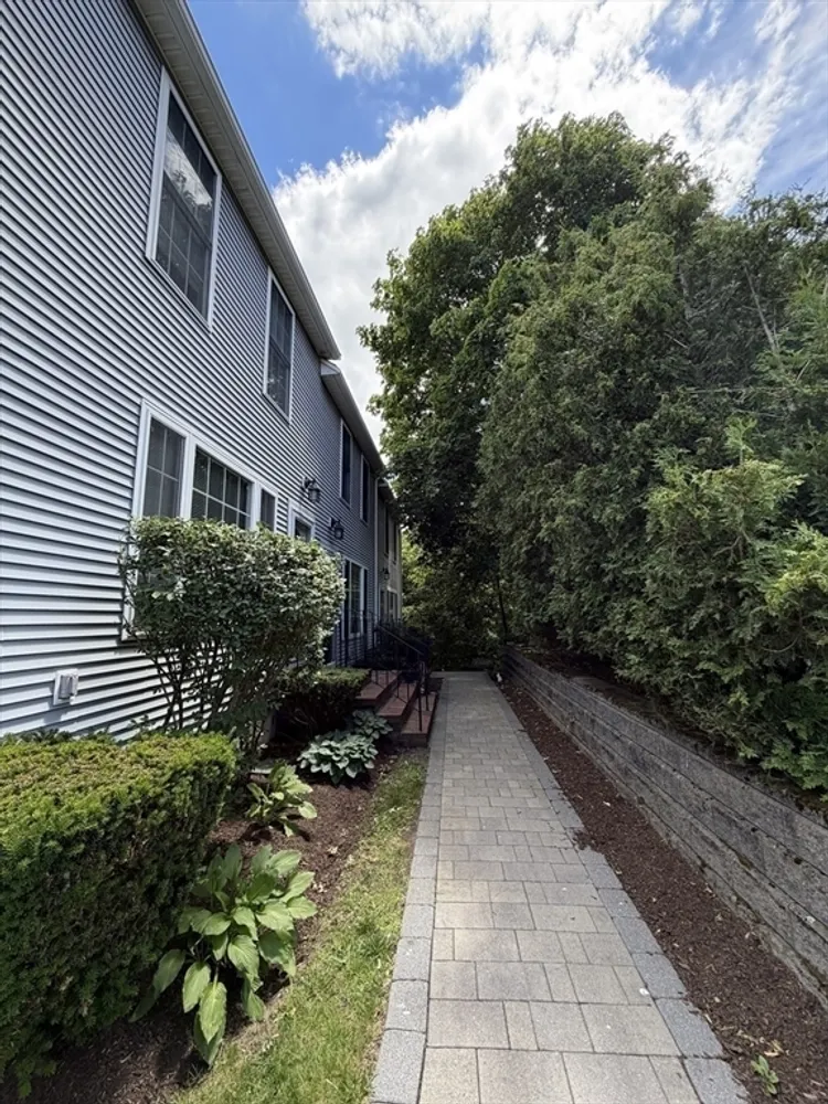 16 Parker St, Quincy, MA 02169