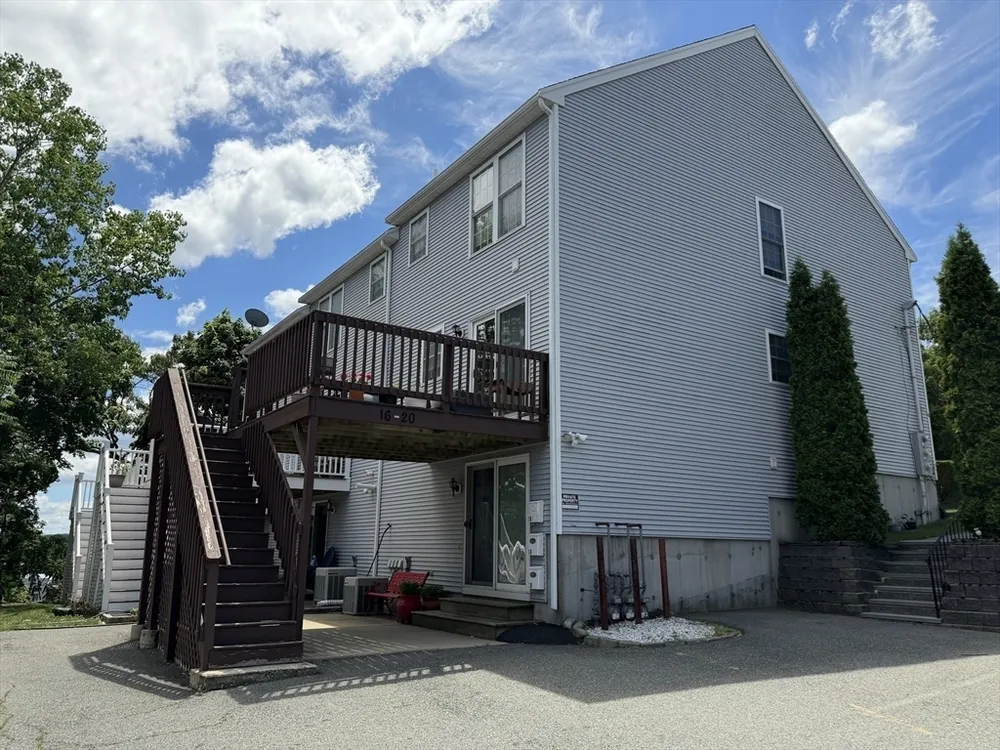 16 Parker St, Quincy, MA 02169