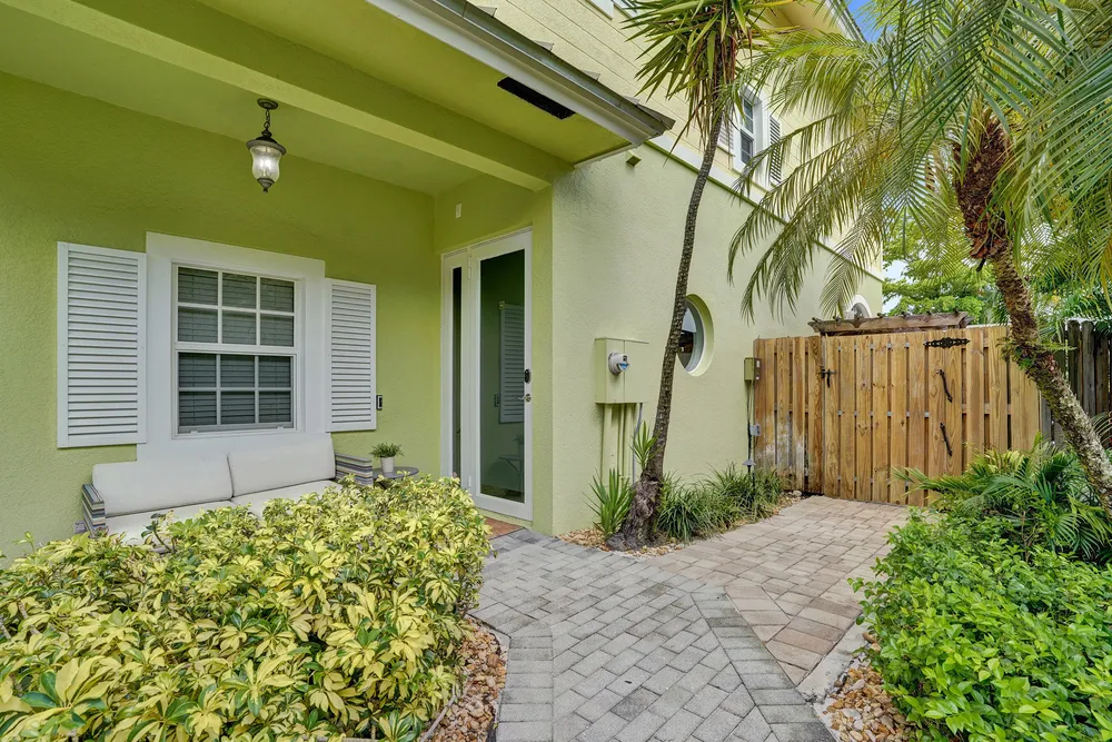2636 NE 9th Ave, Wilton Manors, FL 33334
