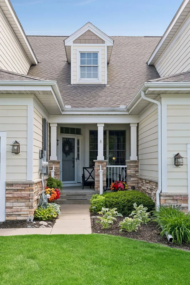 1454 Steeplechase Ln, Eagan, MN 55122