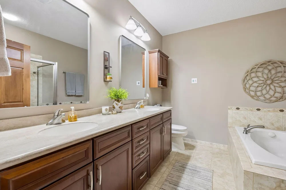 1454 Steeplechase Ln, Eagan, MN 55122
