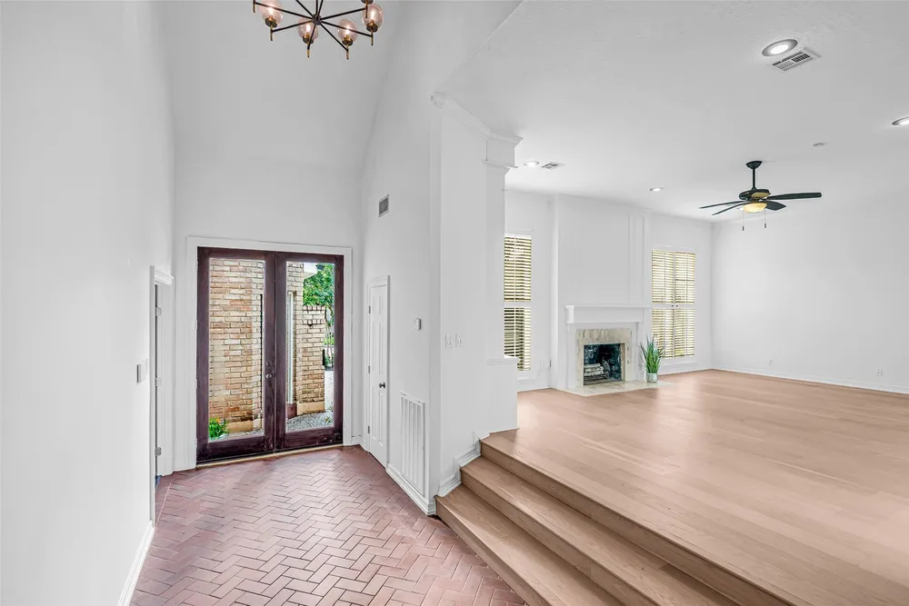 1246 Trace Dr, Houston, TX 77077
