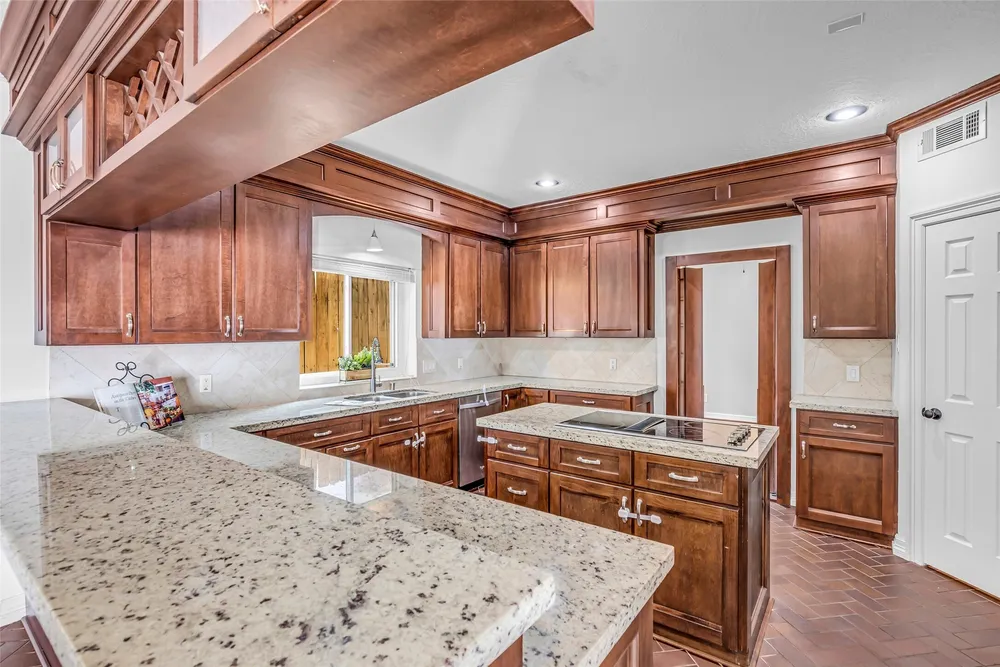 1246 Trace Dr, Houston, TX 77077