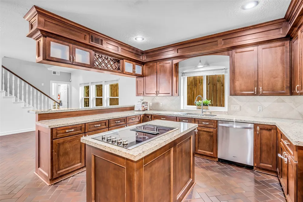 1246 Trace Dr, Houston, TX 77077