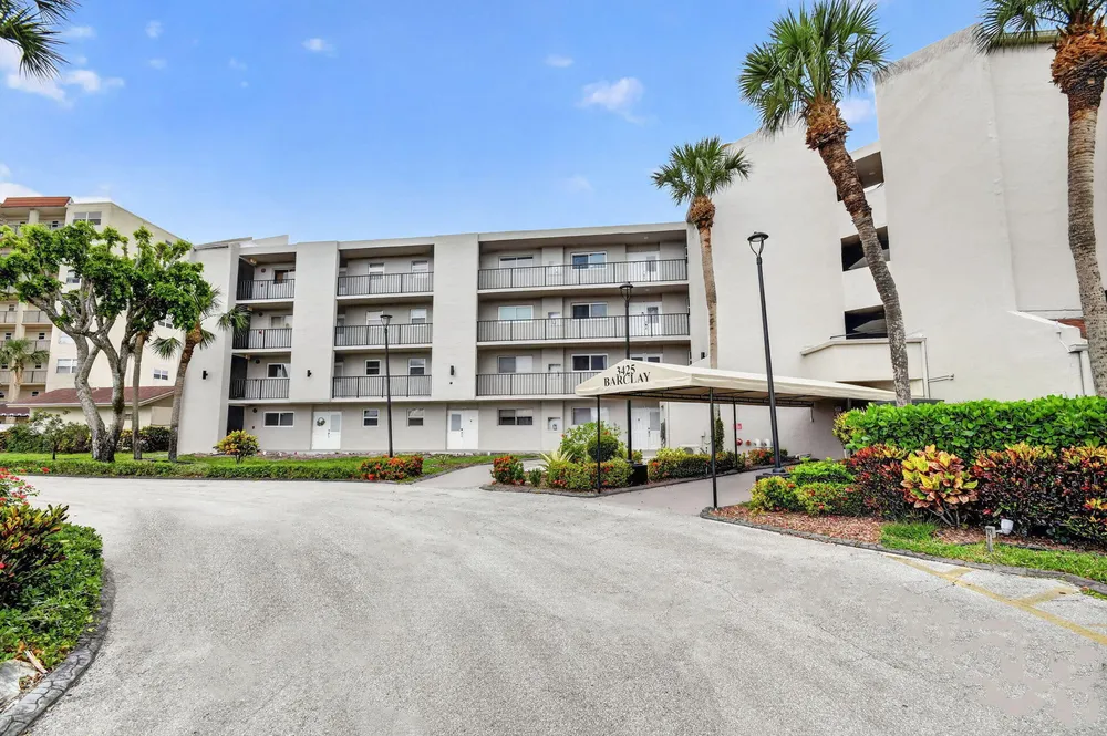 3425 Via Poinciana, Lake Worth, FL 33467