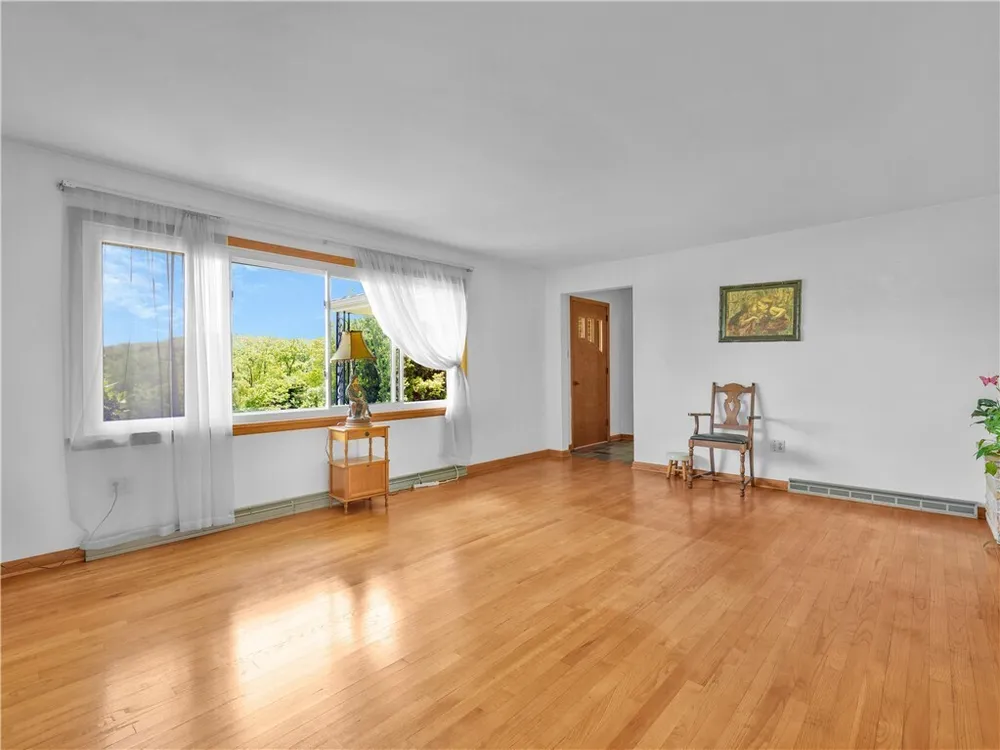 547 McKinley Rd, Big Beaver, PA 16115
