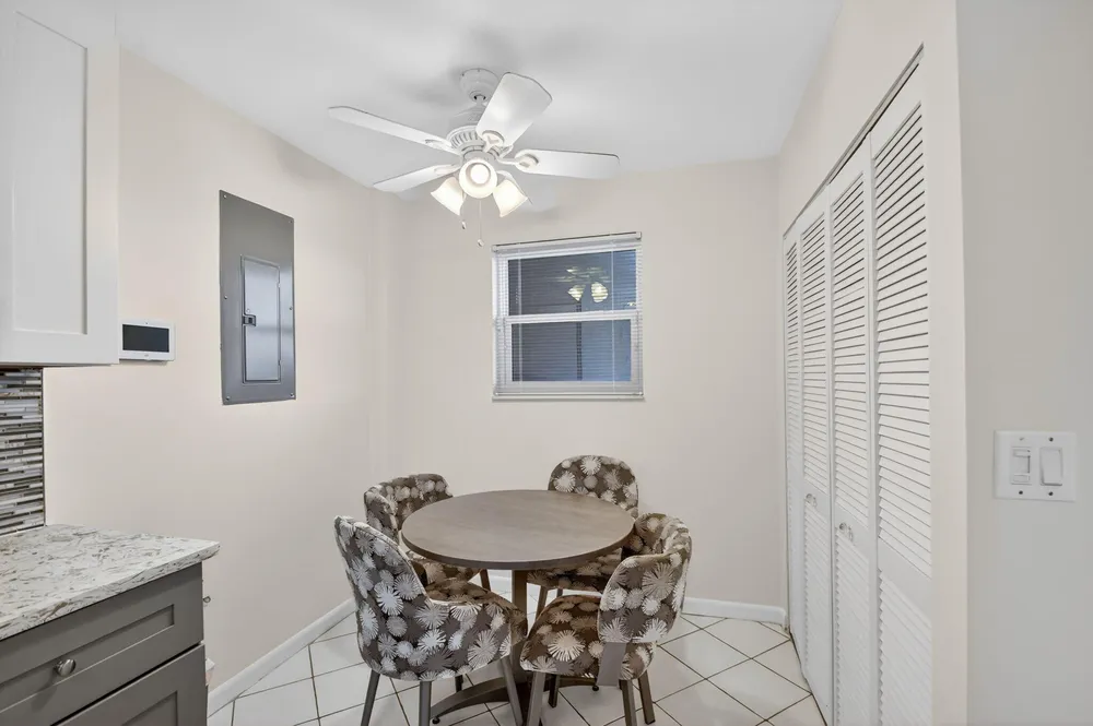3425 Via Poinciana, Lake Worth, FL 33467