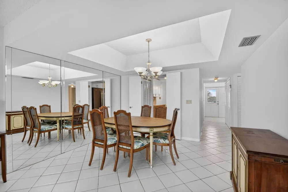 3425 Via Poinciana, Lake Worth, FL 33467