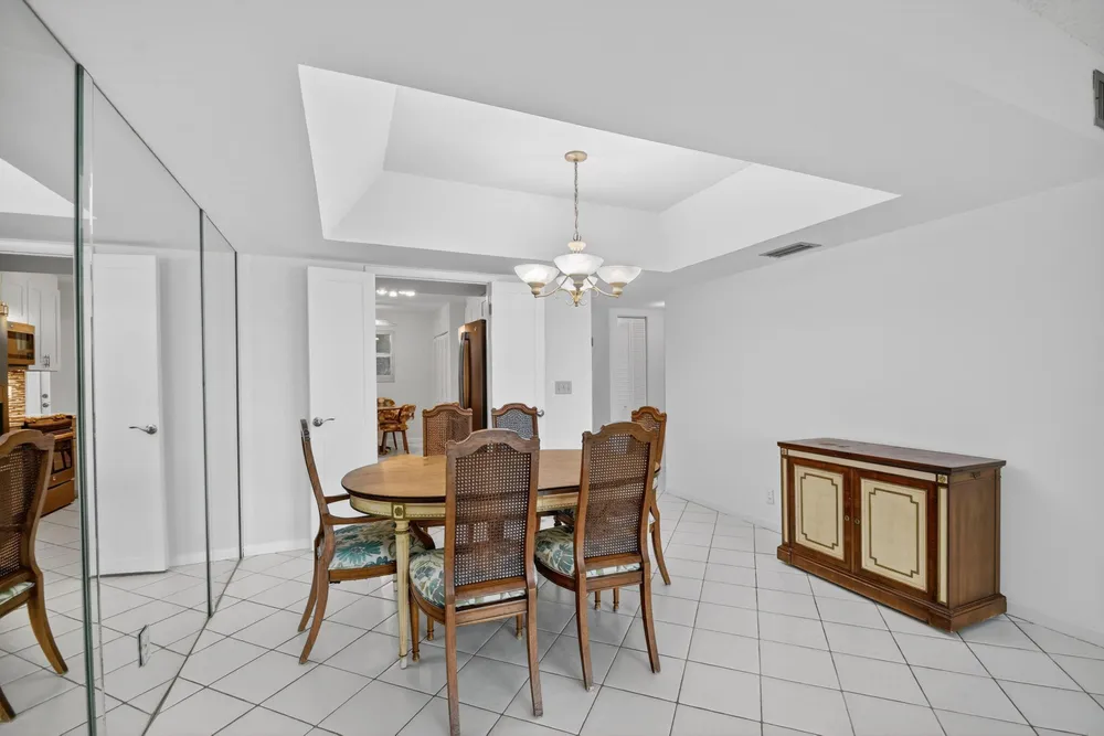 3425 Via Poinciana, Lake Worth, FL 33467