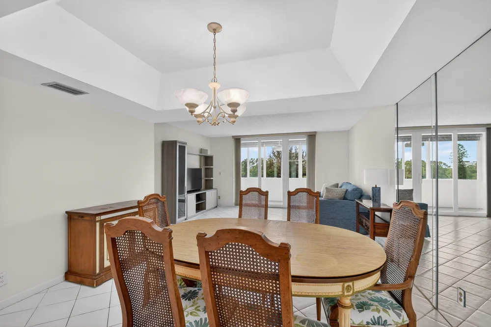 3425 Via Poinciana, Lake Worth, FL 33467