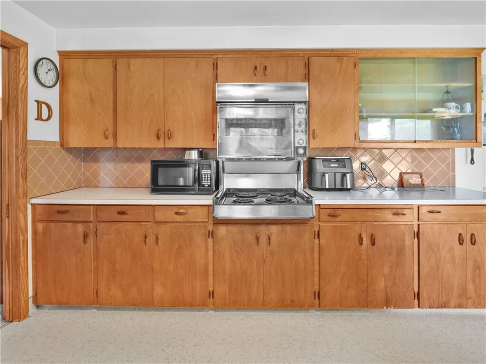 547 McKinley Rd, Big Beaver, PA 16115