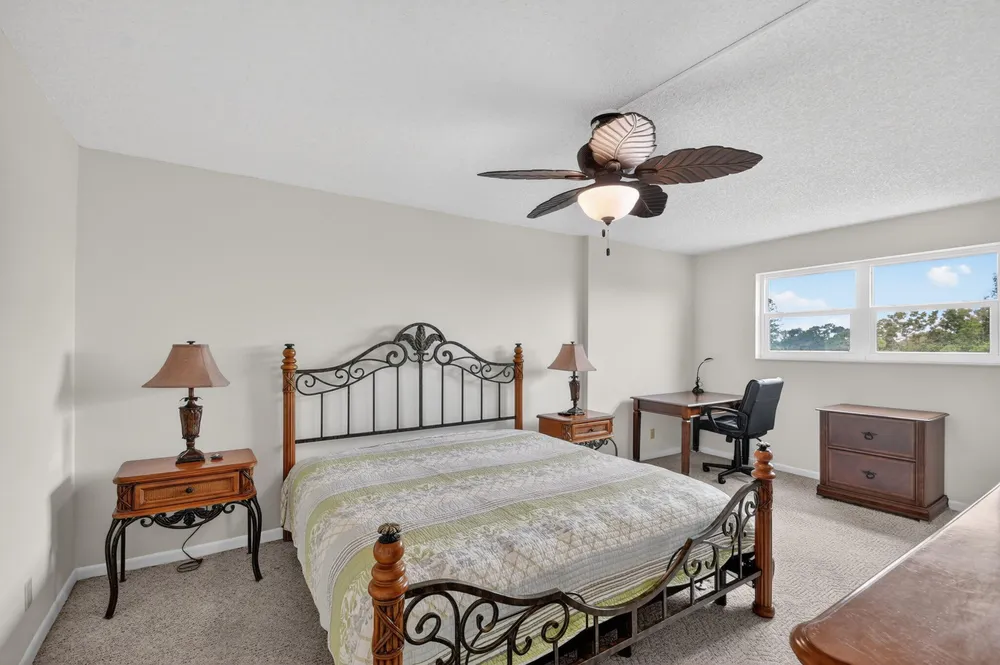 3425 Via Poinciana, Lake Worth, FL 33467