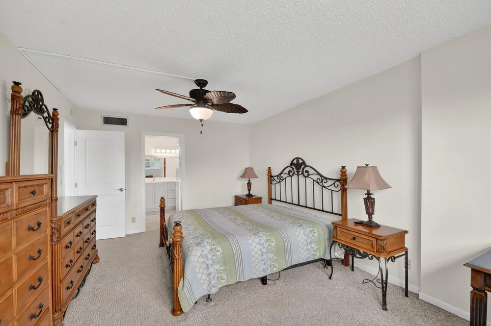 3425 Via Poinciana, Lake Worth, FL 33467