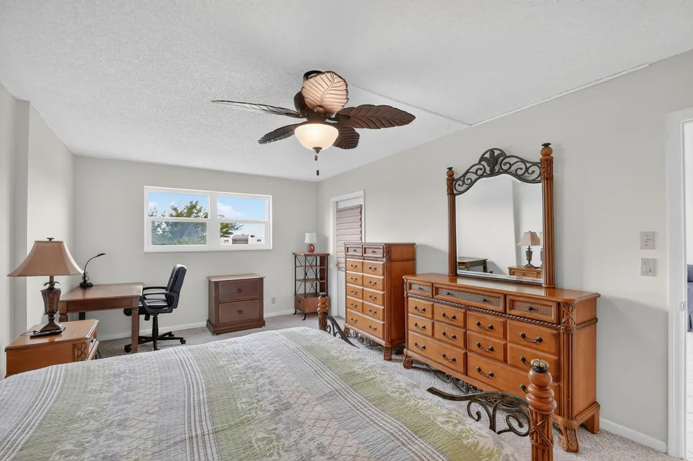 3425 Via Poinciana, Lake Worth, FL 33467