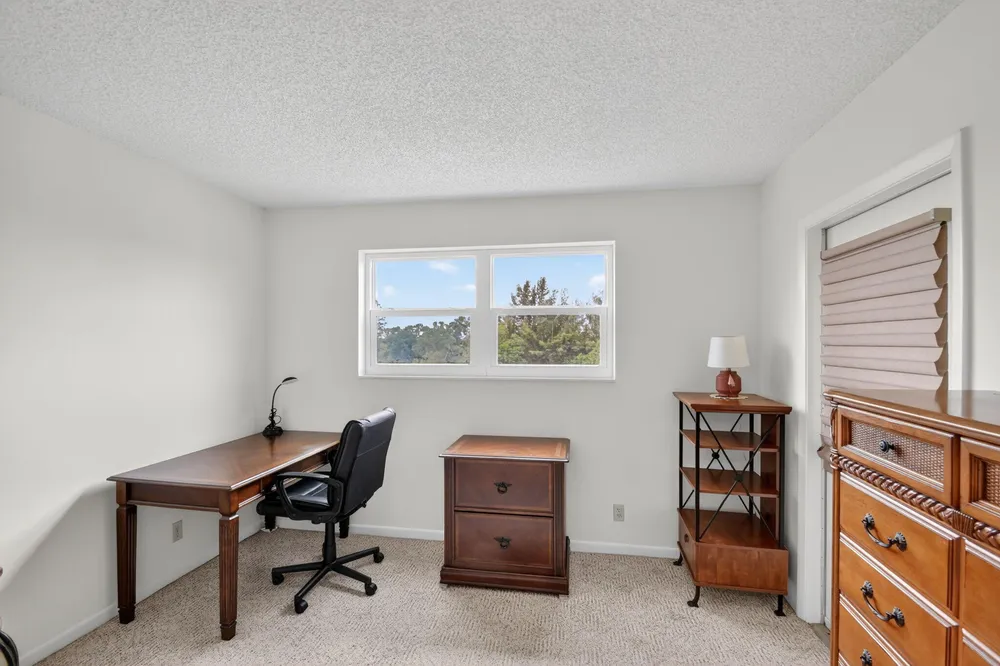 3425 Via Poinciana, Lake Worth, FL 33467