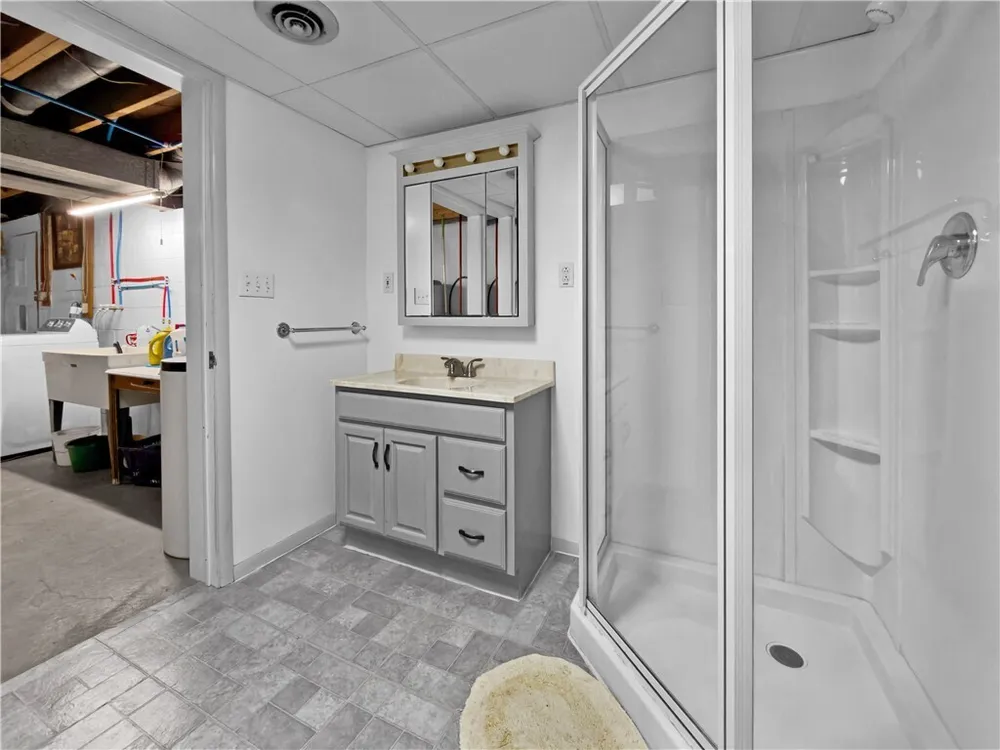 547 McKinley Rd, Big Beaver, PA 16115