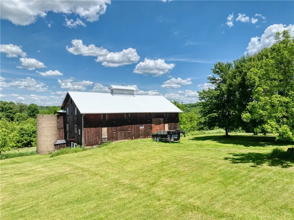 547 McKinley Rd, Big Beaver, PA 16115