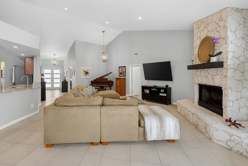7069 NW 3rd Ave, Boca Raton, FL 33487