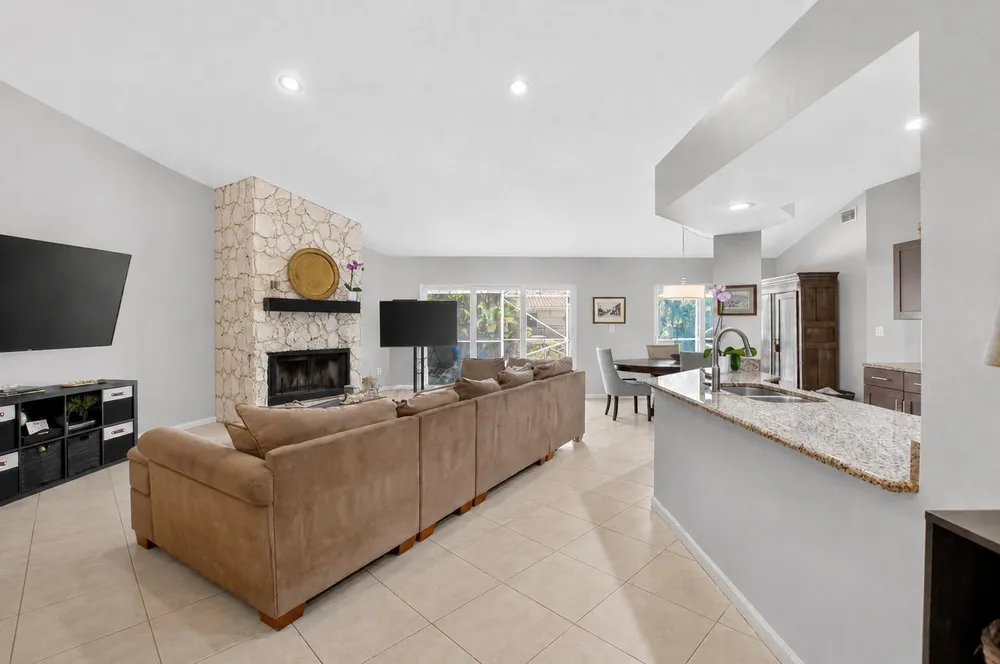 7069 NW 3rd Ave, Boca Raton, FL 33487