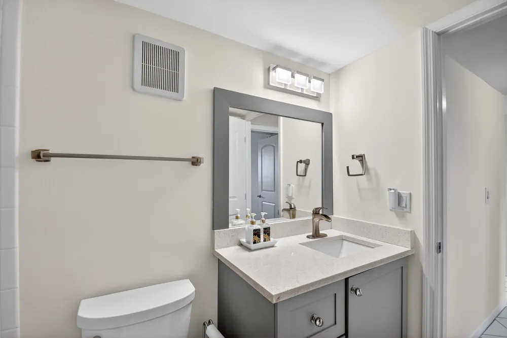 3425 Via Poinciana, Lake Worth, FL 33467
