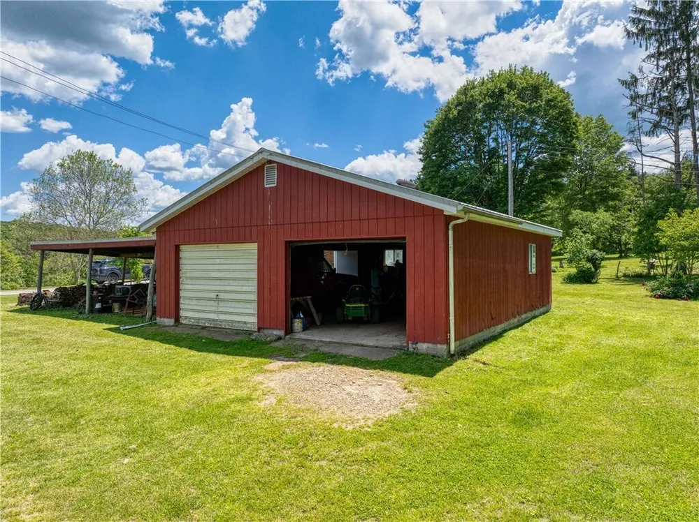 547 McKinley Rd, Big Beaver, PA 16115