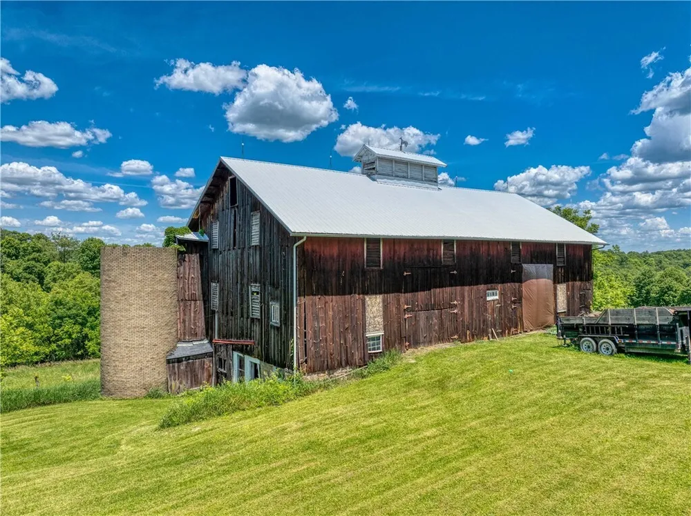 547 McKinley Rd, Big Beaver, PA 16115