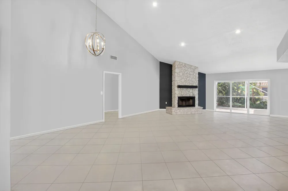 7069 NW 3rd Ave, Boca Raton, FL 33487