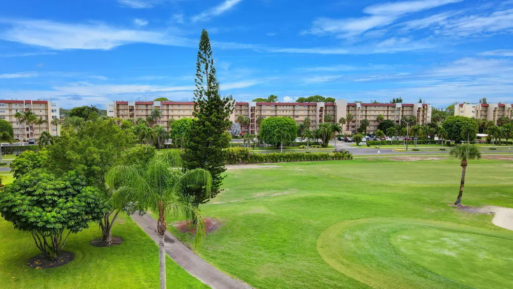 3425 Via Poinciana, Lake Worth, FL 33467