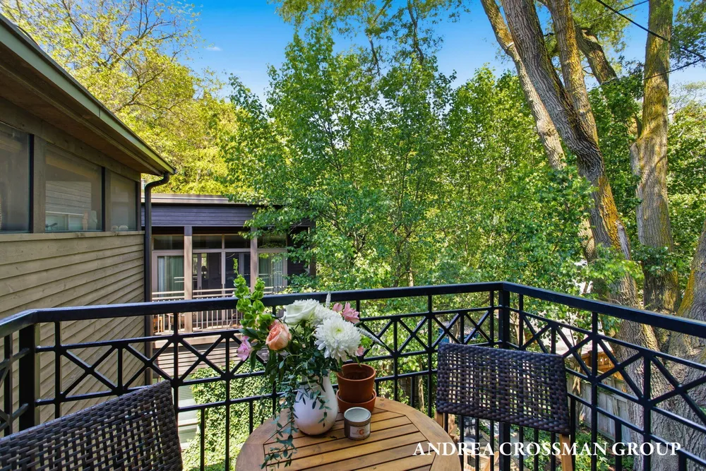 36 Center St, Douglas, MI 49406