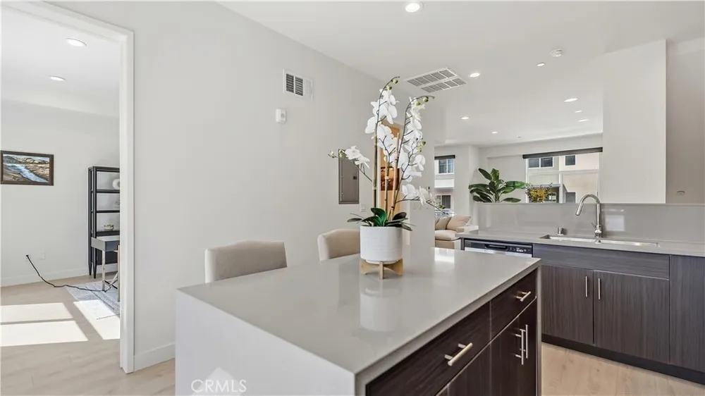 15 S Chapel Ave, Alhambra, CA 91801