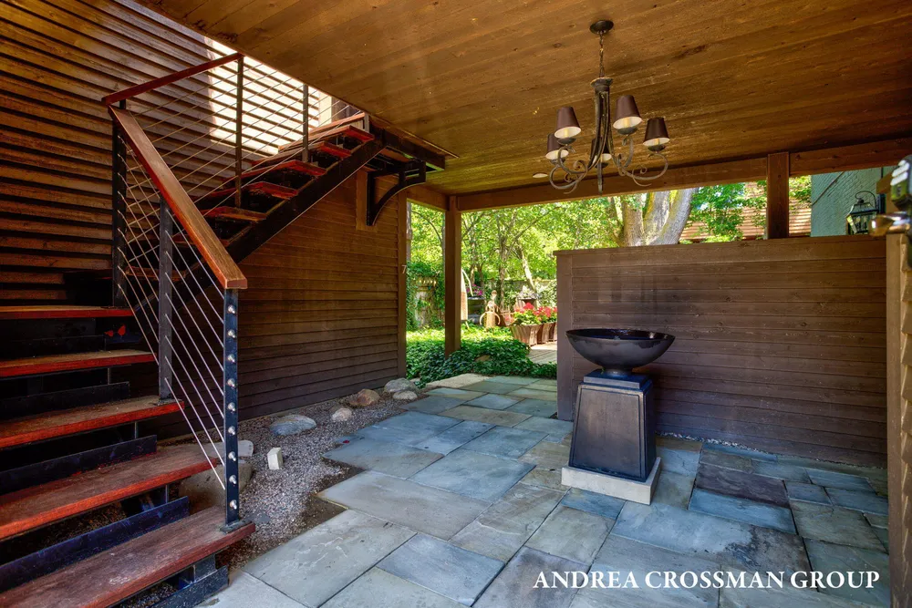 36 Center St, Douglas, MI 49406