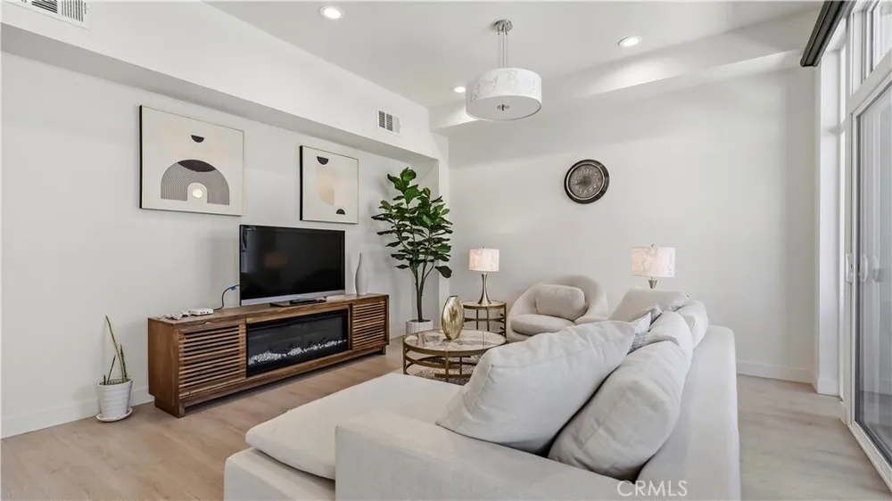15 S Chapel Ave, Alhambra, CA 91801