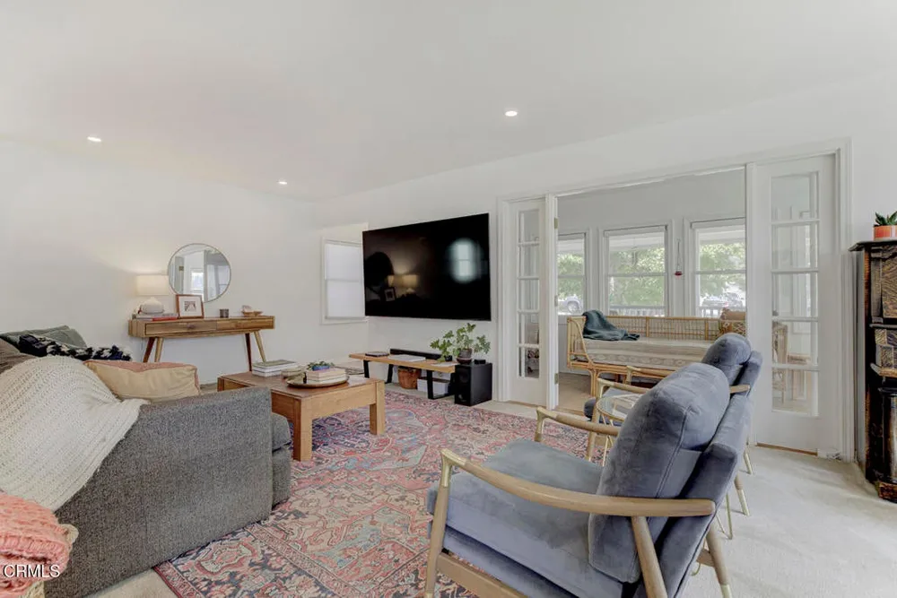 2330 Yosemite Dr, Eagle Rock, CA 90041