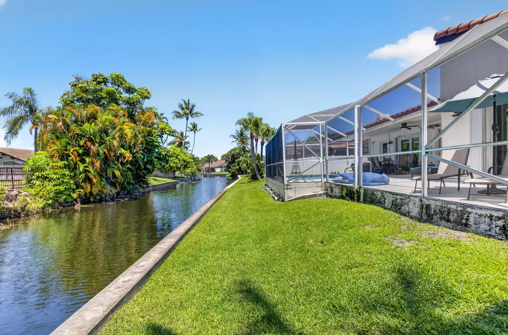7069 NW 3rd Ave, Boca Raton, FL 33487