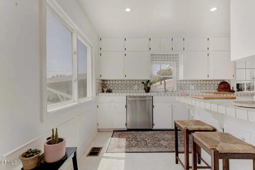 2330 Yosemite Dr, Eagle Rock, CA 90041