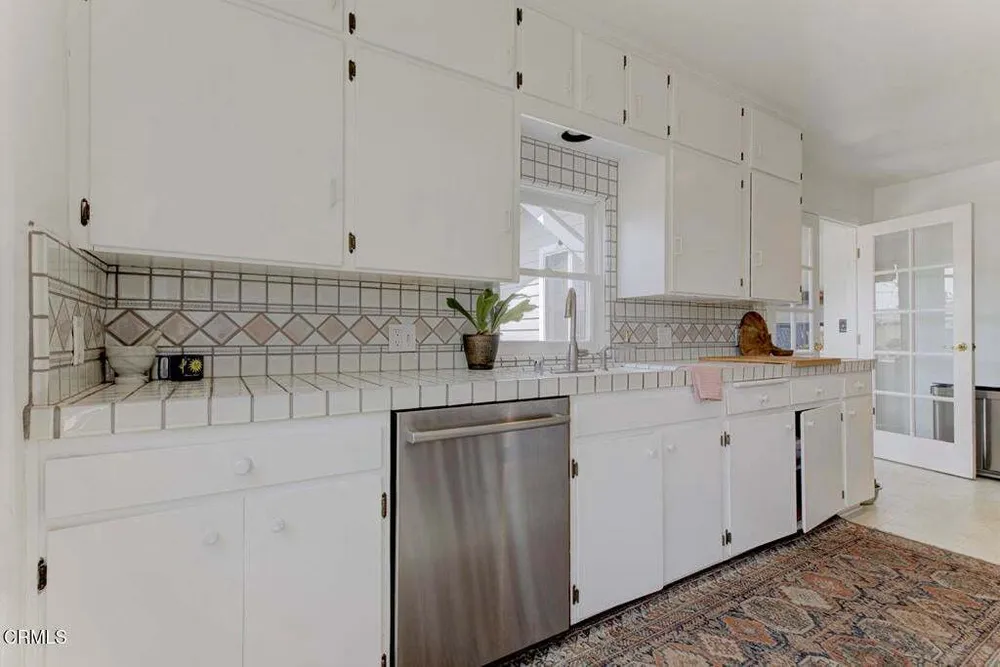 2330 Yosemite Dr, Eagle Rock, CA 90041