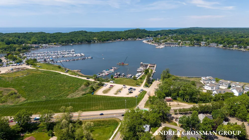 36 Center St, Douglas, MI 49406