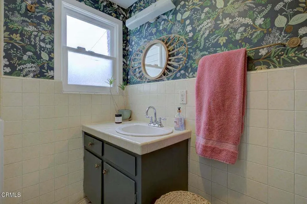2330 Yosemite Dr, Eagle Rock, CA 90041