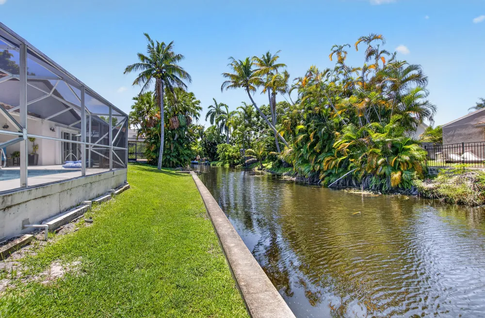 7069 NW 3rd Ave, Boca Raton, FL 33487