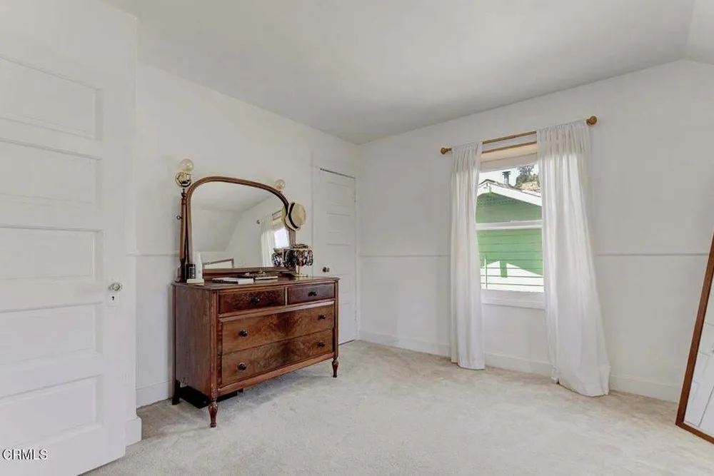 2330 Yosemite Dr, Eagle Rock, CA 90041